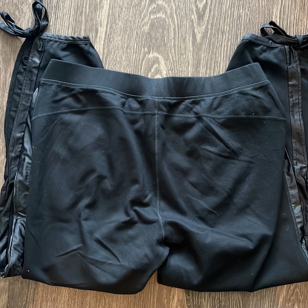 Fabletics Pants Size Large - Picture 7 of 7